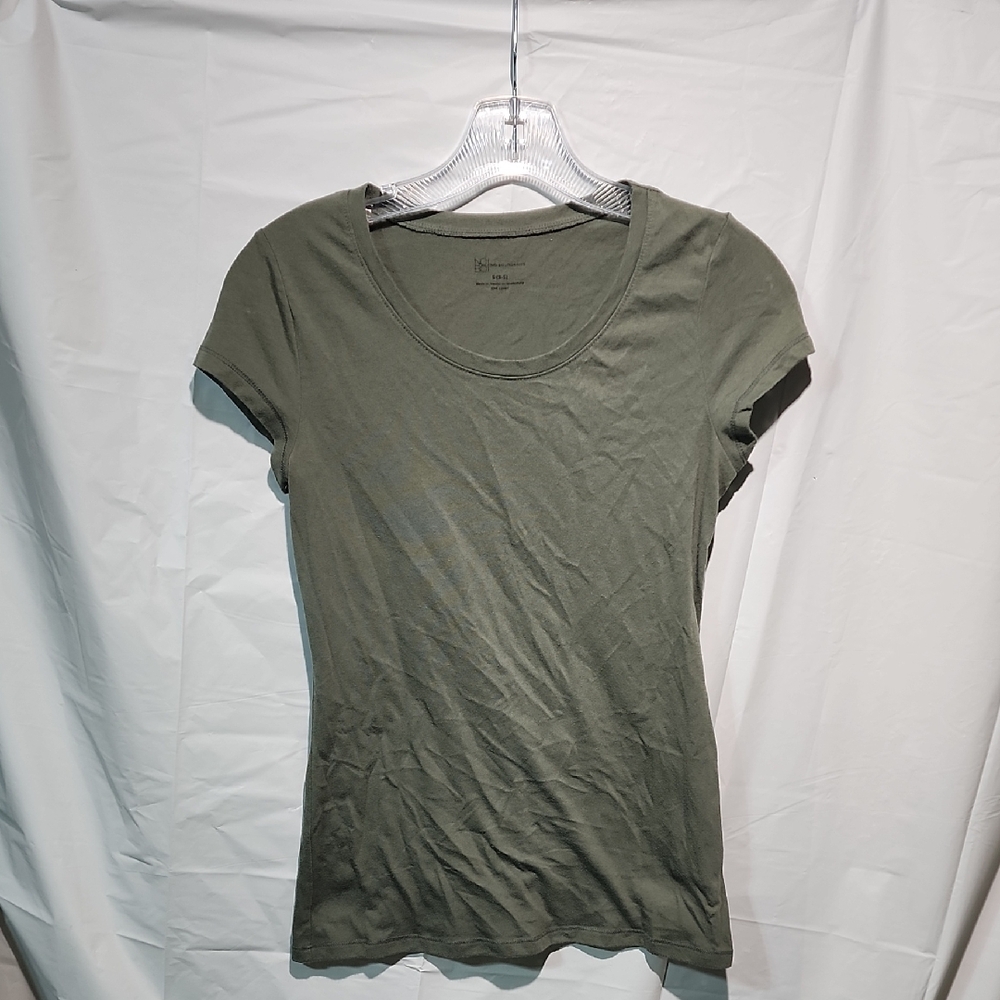 No Boundaries Olive Green Short Sleeve Scoop Neck Tee